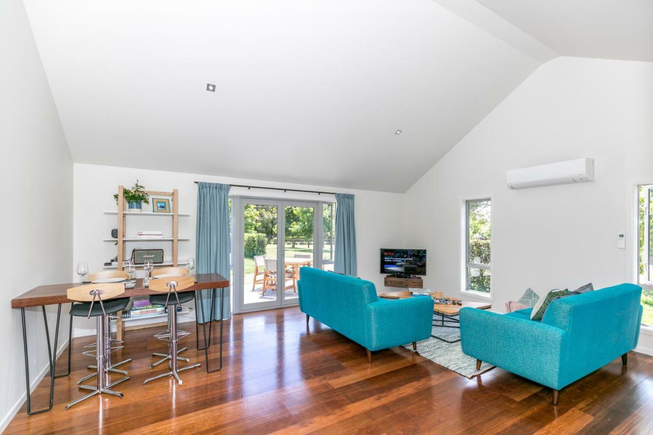 Spacious Modern Two-Bedroom Apartment Hamilton Exterior photo